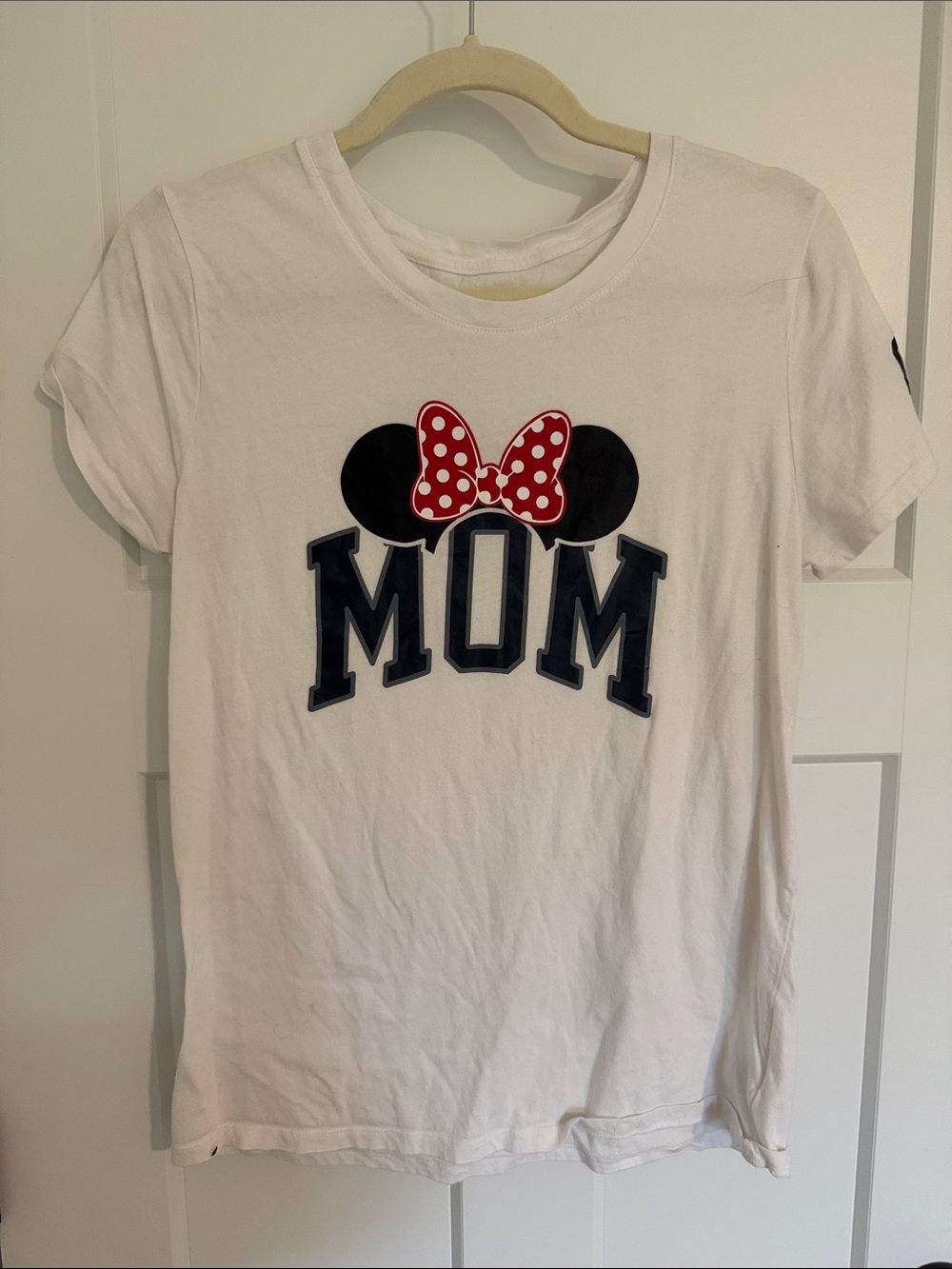 Gap White 'MOM' Minnie Bow Graphic Tee